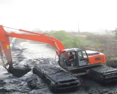 水、陸兩棲挖掘機